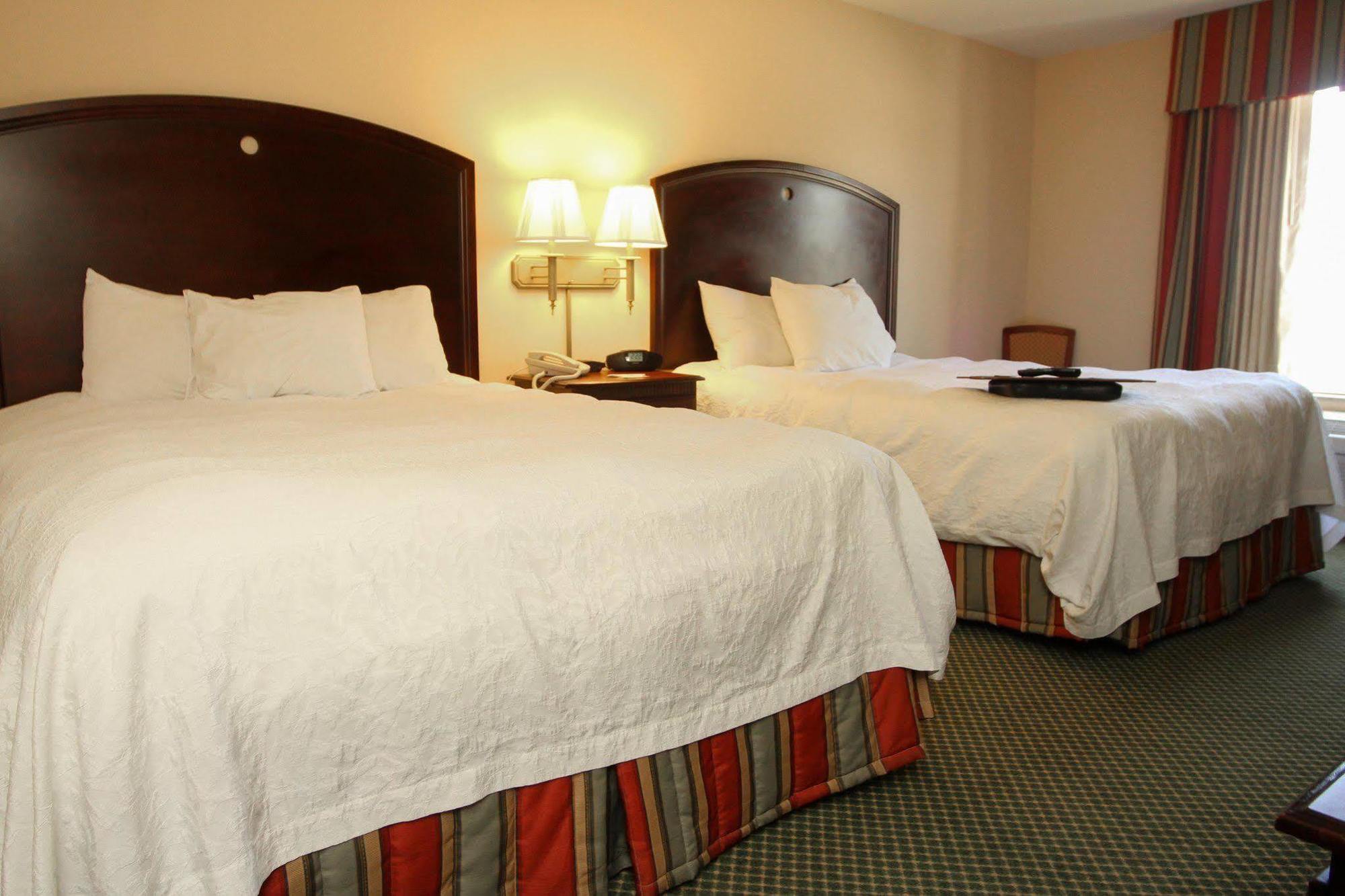 Hampton Inn By Hilton Clinton Bagian luar foto